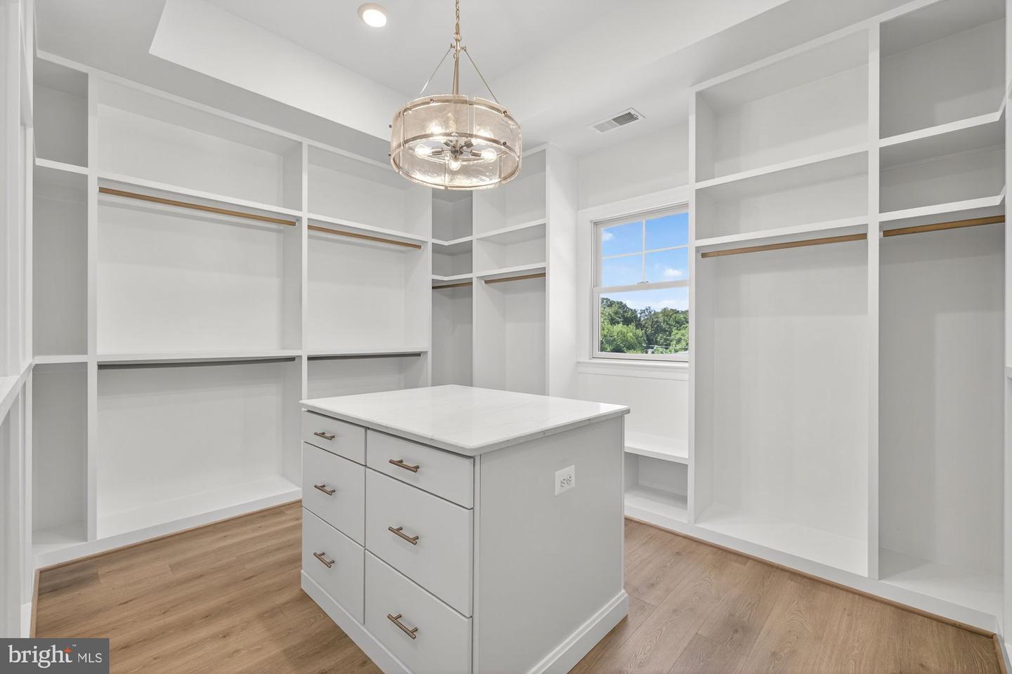 910 FAIRWAY DR NE, VIENNA, Virginia 22180, 6 Bedrooms Bedrooms, ,6 BathroomsBathrooms,Residential,For sale,910 FAIRWAY DR NE,VAFX2228436 MLS # VAFX2228436