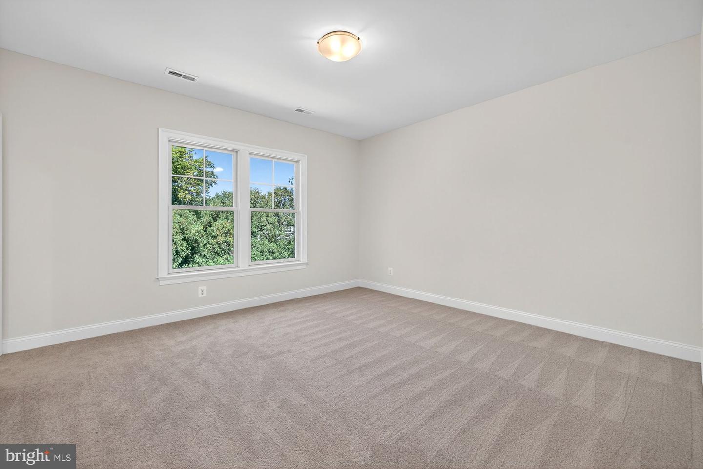 910 FAIRWAY DR NE, VIENNA, Virginia 22180, 6 Bedrooms Bedrooms, ,6 BathroomsBathrooms,Residential,For sale,910 FAIRWAY DR NE,VAFX2228436 MLS # VAFX2228436