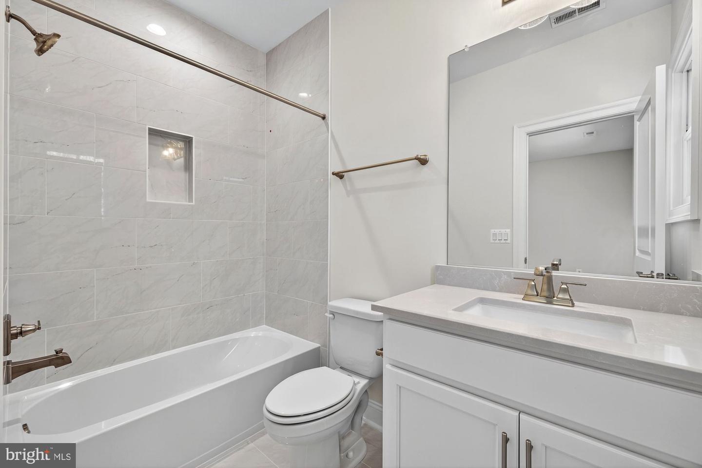910 FAIRWAY DR NE, VIENNA, Virginia 22180, 6 Bedrooms Bedrooms, ,6 BathroomsBathrooms,Residential,For sale,910 FAIRWAY DR NE,VAFX2228436 MLS # VAFX2228436