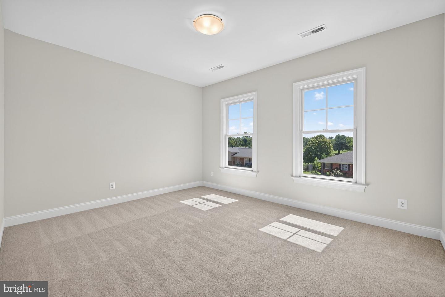 910 FAIRWAY DR NE, VIENNA, Virginia 22180, 6 Bedrooms Bedrooms, ,6 BathroomsBathrooms,Residential,For sale,910 FAIRWAY DR NE,VAFX2228436 MLS # VAFX2228436