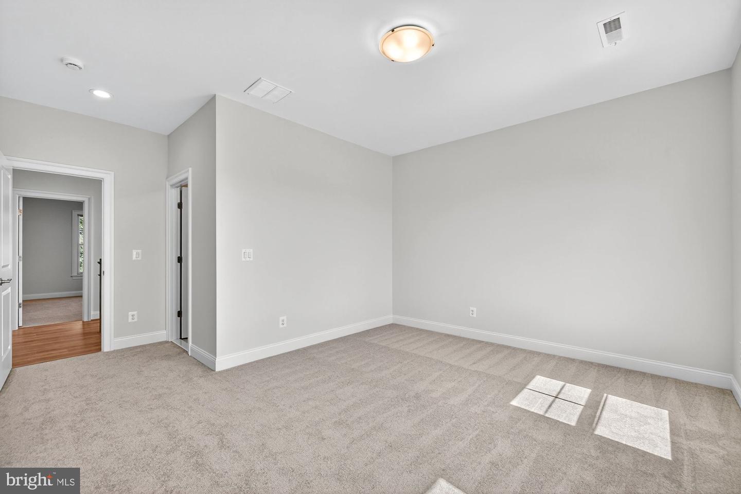 910 FAIRWAY DR NE, VIENNA, Virginia 22180, 6 Bedrooms Bedrooms, ,6 BathroomsBathrooms,Residential,For sale,910 FAIRWAY DR NE,VAFX2228436 MLS # VAFX2228436