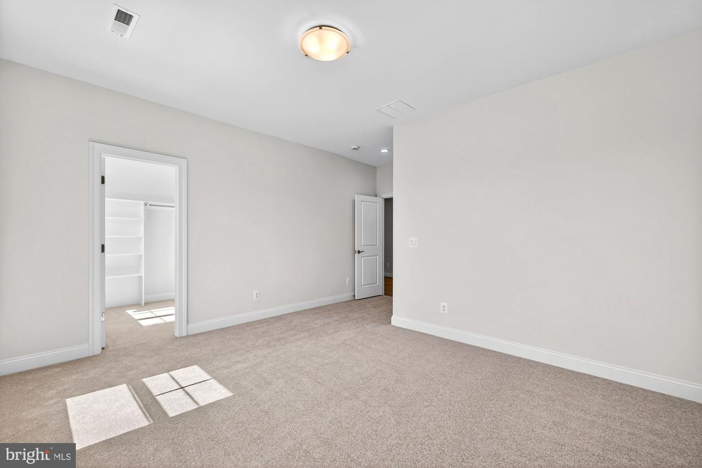 910 FAIRWAY DR NE, VIENNA, Virginia 22180, 6 Bedrooms Bedrooms, ,6 BathroomsBathrooms,Residential,For sale,910 FAIRWAY DR NE,VAFX2228436 MLS # VAFX2228436