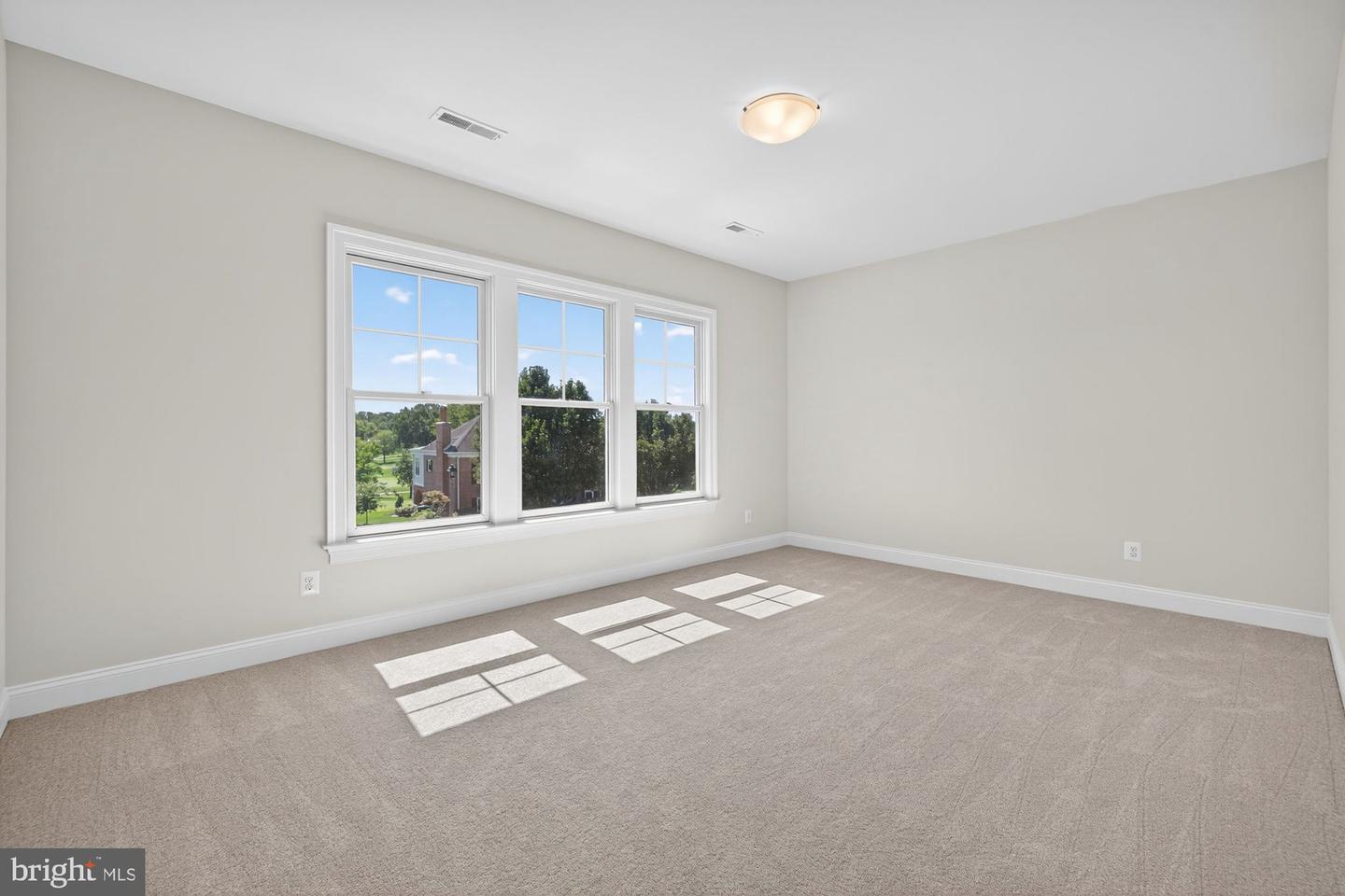 910 FAIRWAY DR NE, VIENNA, Virginia 22180, 6 Bedrooms Bedrooms, ,6 BathroomsBathrooms,Residential,For sale,910 FAIRWAY DR NE,VAFX2228436 MLS # VAFX2228436