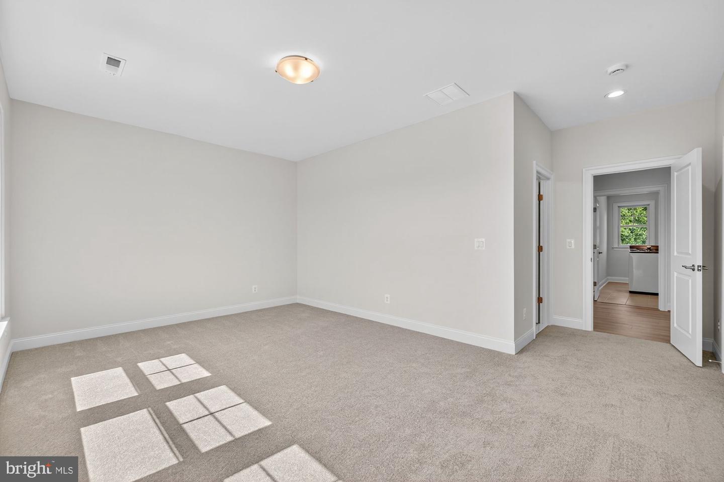 910 FAIRWAY DR NE, VIENNA, Virginia 22180, 6 Bedrooms Bedrooms, ,6 BathroomsBathrooms,Residential,For sale,910 FAIRWAY DR NE,VAFX2228436 MLS # VAFX2228436