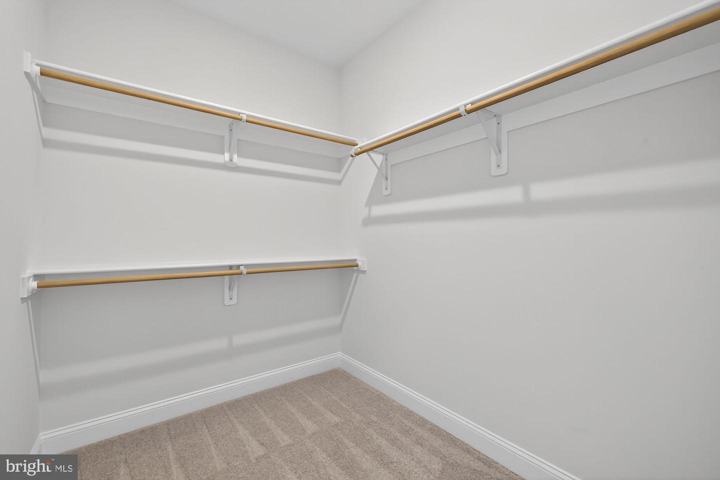 910 FAIRWAY DR NE, VIENNA, Virginia 22180, 6 Bedrooms Bedrooms, ,6 BathroomsBathrooms,Residential,For sale,910 FAIRWAY DR NE,VAFX2228436 MLS # VAFX2228436