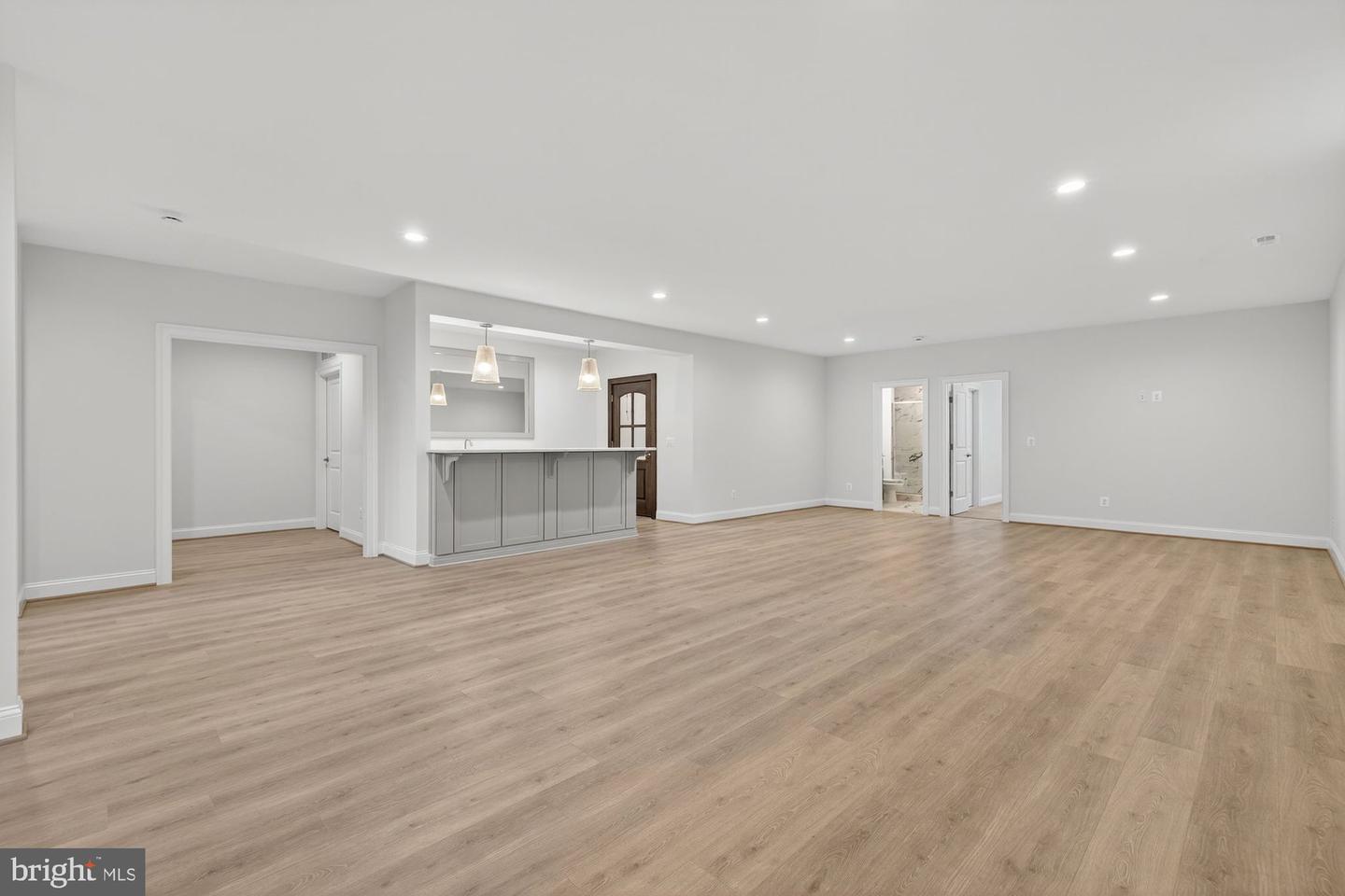 910 FAIRWAY DR NE, VIENNA, Virginia 22180, 6 Bedrooms Bedrooms, ,6 BathroomsBathrooms,Residential,For sale,910 FAIRWAY DR NE,VAFX2228436 MLS # VAFX2228436