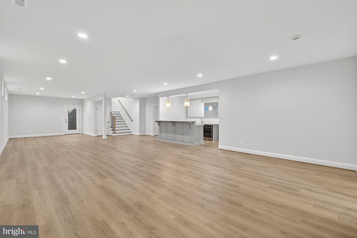 910 FAIRWAY DR NE, VIENNA, Virginia 22180, 6 Bedrooms Bedrooms, ,6 BathroomsBathrooms,Residential,For sale,910 FAIRWAY DR NE,VAFX2228436 MLS # VAFX2228436