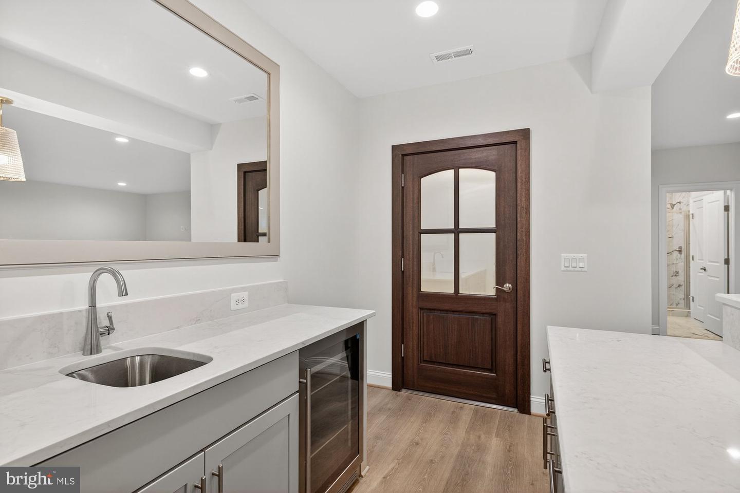 910 FAIRWAY DR NE, VIENNA, Virginia 22180, 6 Bedrooms Bedrooms, ,6 BathroomsBathrooms,Residential,For sale,910 FAIRWAY DR NE,VAFX2228436 MLS # VAFX2228436