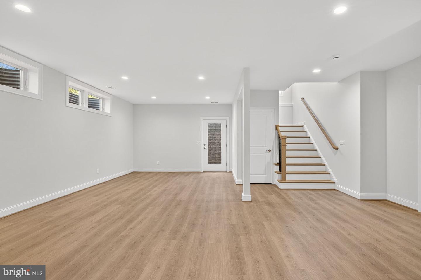 910 FAIRWAY DR NE, VIENNA, Virginia 22180, 6 Bedrooms Bedrooms, ,6 BathroomsBathrooms,Residential,For sale,910 FAIRWAY DR NE,VAFX2228436 MLS # VAFX2228436