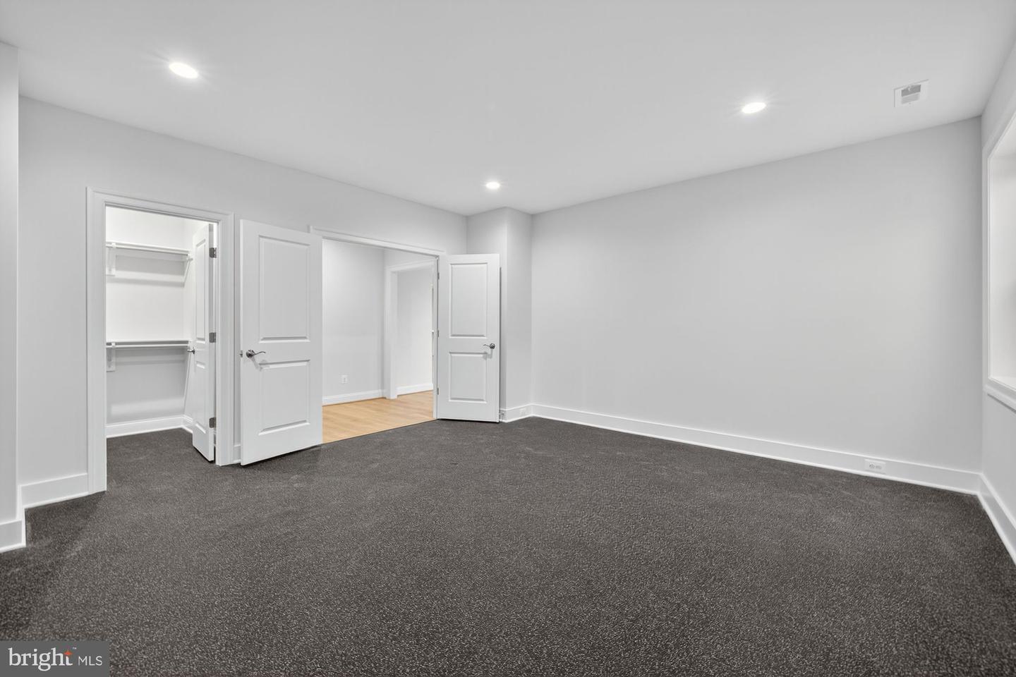 910 FAIRWAY DR NE, VIENNA, Virginia 22180, 6 Bedrooms Bedrooms, ,6 BathroomsBathrooms,Residential,For sale,910 FAIRWAY DR NE,VAFX2228436 MLS # VAFX2228436