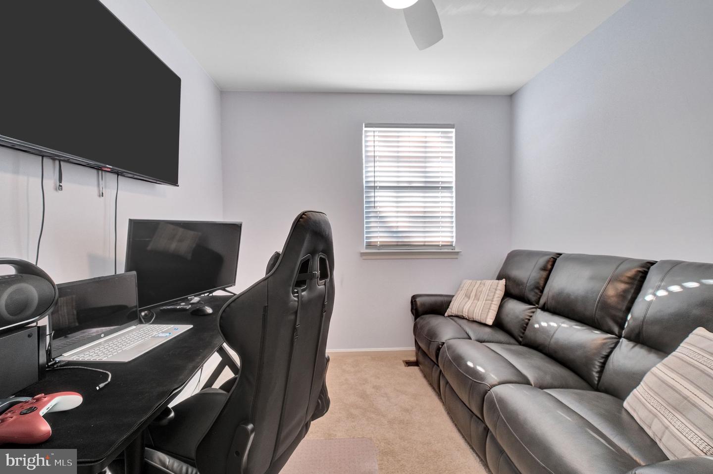 18077 OLDE PORT LN, TRIANGLE, Virginia 22172, 3 Bedrooms Bedrooms, ,2 BathroomsBathrooms,Residential,For sale,18077 OLDE PORT LN,VAPW2090008 MLS # VAPW2090008