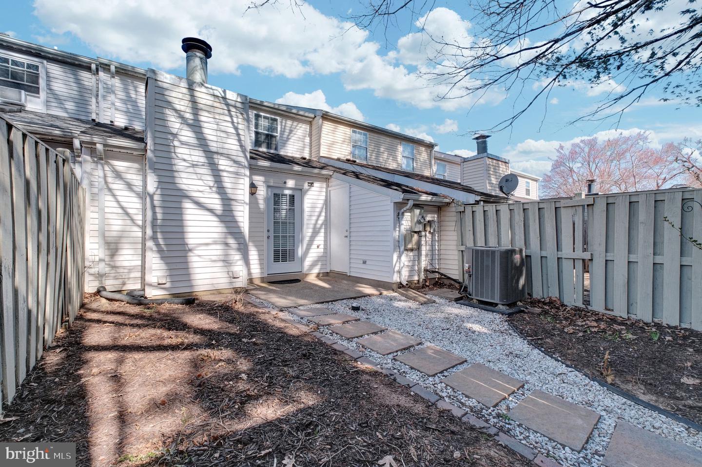 18077 OLDE PORT LN, TRIANGLE, Virginia 22172, 3 Bedrooms Bedrooms, ,2 BathroomsBathrooms,Residential,For sale,18077 OLDE PORT LN,VAPW2090008 MLS # VAPW2090008