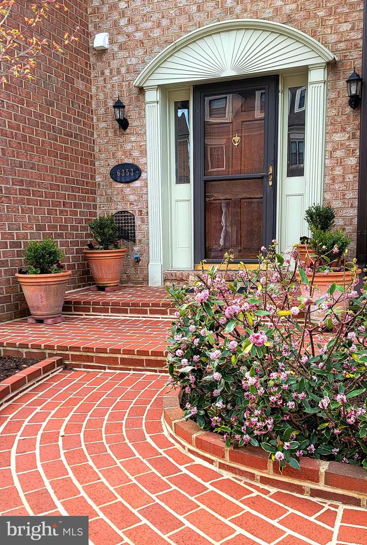 6353 BRAMPTON CT, ALEXANDRIA, Virginia 22304, 4 Bedrooms Bedrooms, ,2 BathroomsBathrooms,Residential,For sale,6353 BRAMPTON CT,VAFX2229134 MLS # VAFX2229134