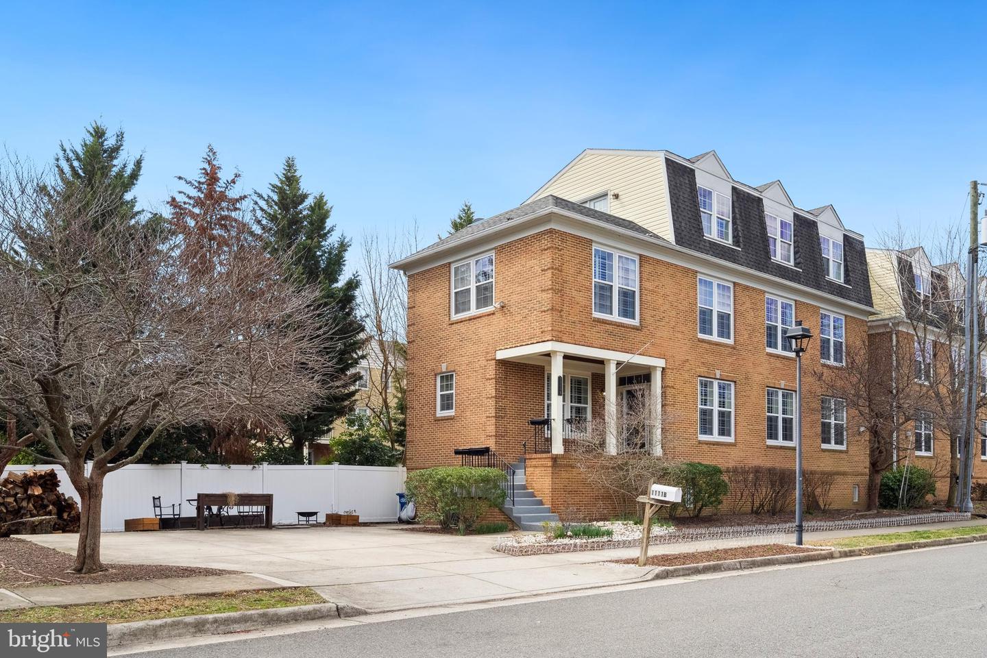 1111-B I ST, ALEXANDRIA, Virginia 22307, 4 Bedrooms Bedrooms, ,3 BathroomsBathrooms,Residential,For sale,1111-B I ST,VAFX2228910 MLS # VAFX2228910