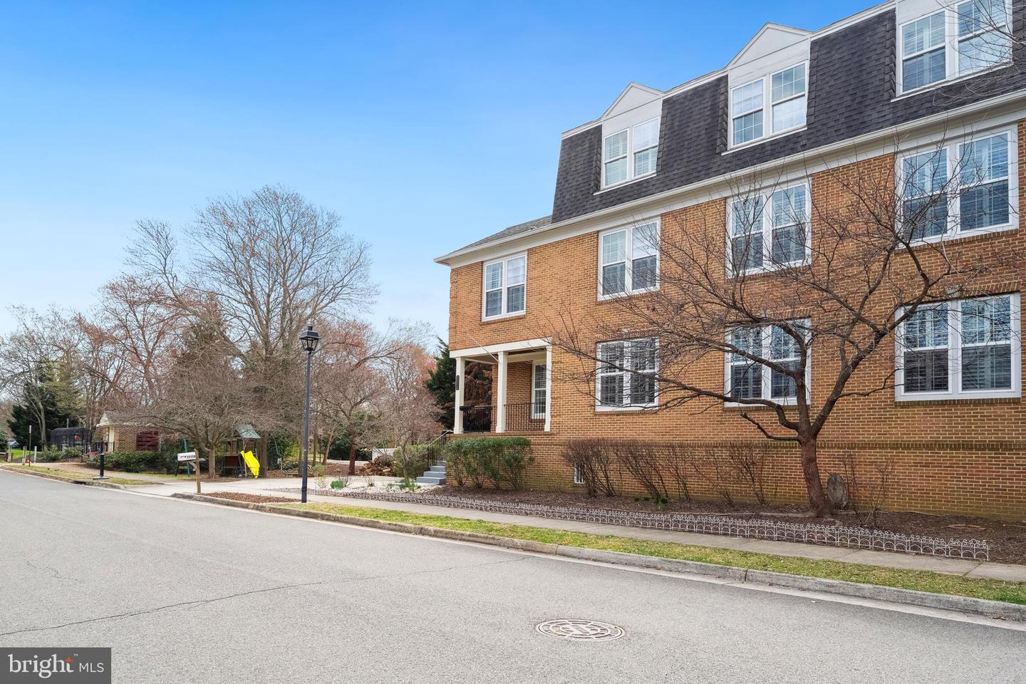 1111-B I ST, ALEXANDRIA, Virginia 22307, 4 Bedrooms Bedrooms, ,3 BathroomsBathrooms,Residential,For sale,1111-B I ST,VAFX2228910 MLS # VAFX2228910