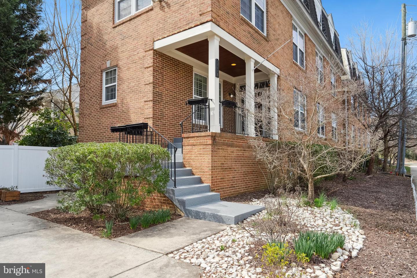 1111-B I ST, ALEXANDRIA, Virginia 22307, 4 Bedrooms Bedrooms, ,3 BathroomsBathrooms,Residential,For sale,1111-B I ST,VAFX2228910 MLS # VAFX2228910