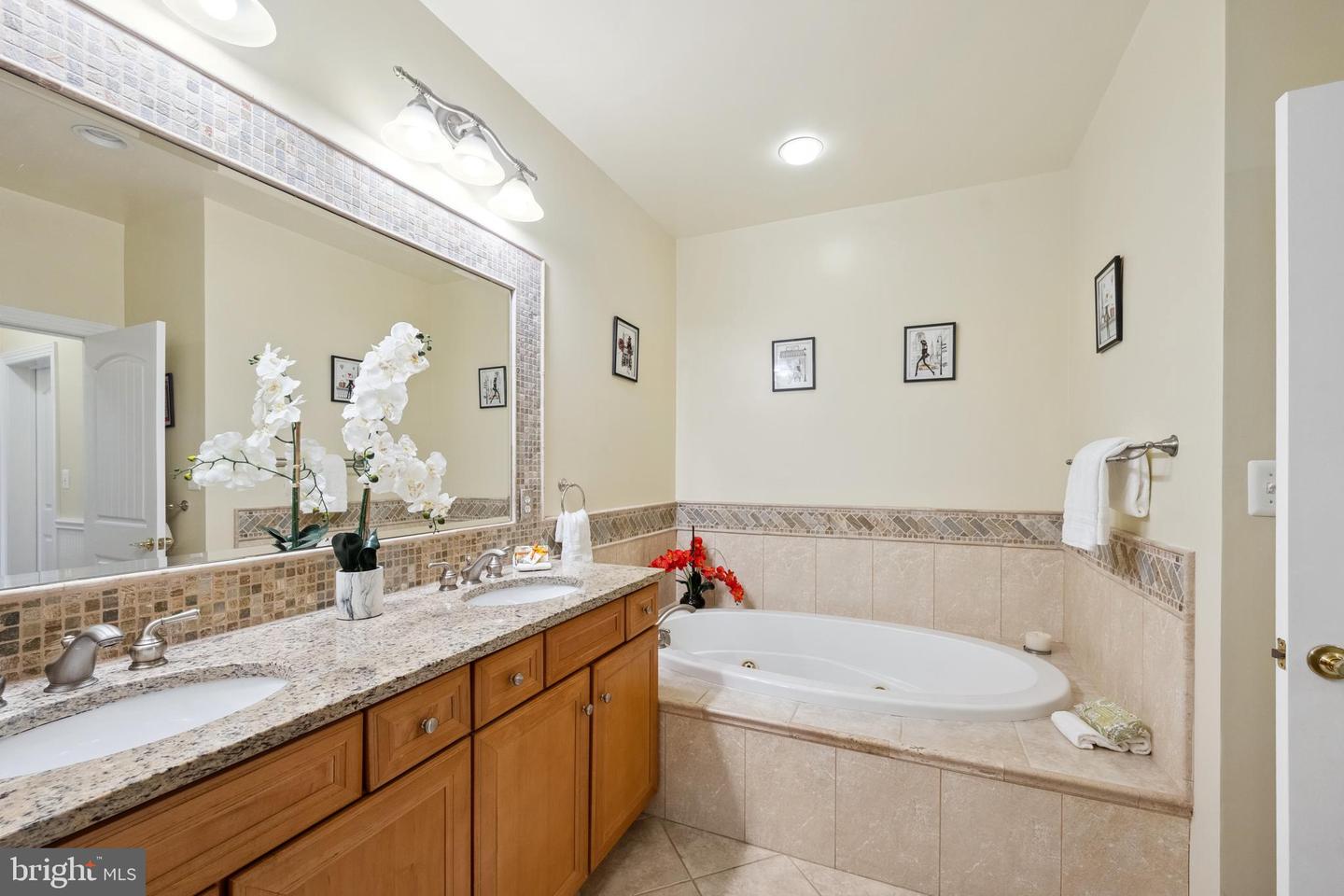 1111-B I ST, ALEXANDRIA, Virginia 22307, 4 Bedrooms Bedrooms, ,3 BathroomsBathrooms,Residential,For sale,1111-B I ST,VAFX2228910 MLS # VAFX2228910