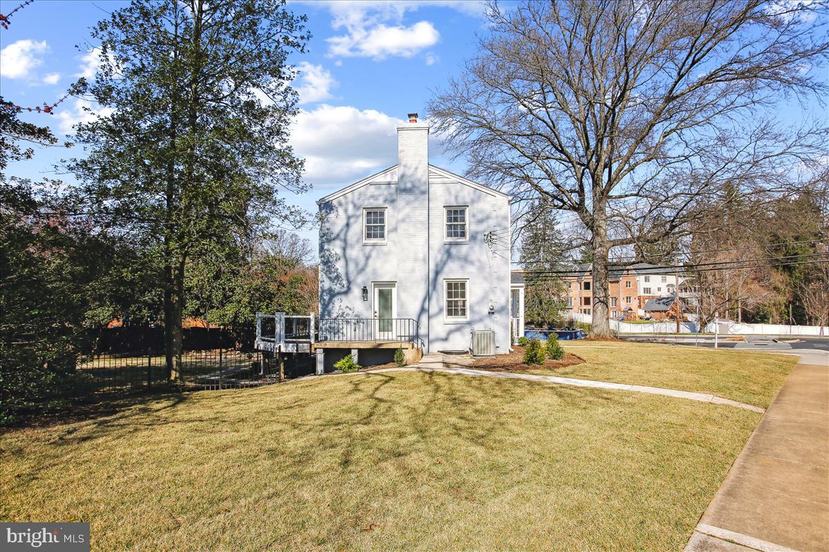 5200 WILLIAMSBURG BLVD, ARLINGTON, Virginia 22207, 5 Bedrooms Bedrooms, ,4 BathroomsBathrooms,Residential,For sale,5200 WILLIAMSBURG BLVD,VAAR2054896 MLS # VAAR2054896