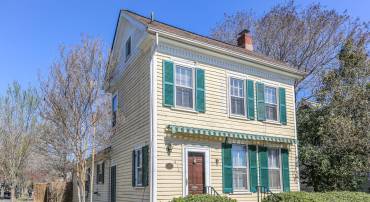 411 PITT ST, FREDERICKSBURG, Virginia 22401, 2 Bedrooms Bedrooms, ,2 BathroomsBathrooms,Residential,For sale,411 PITT ST,VAFB2007842 MLS # VAFB2007842