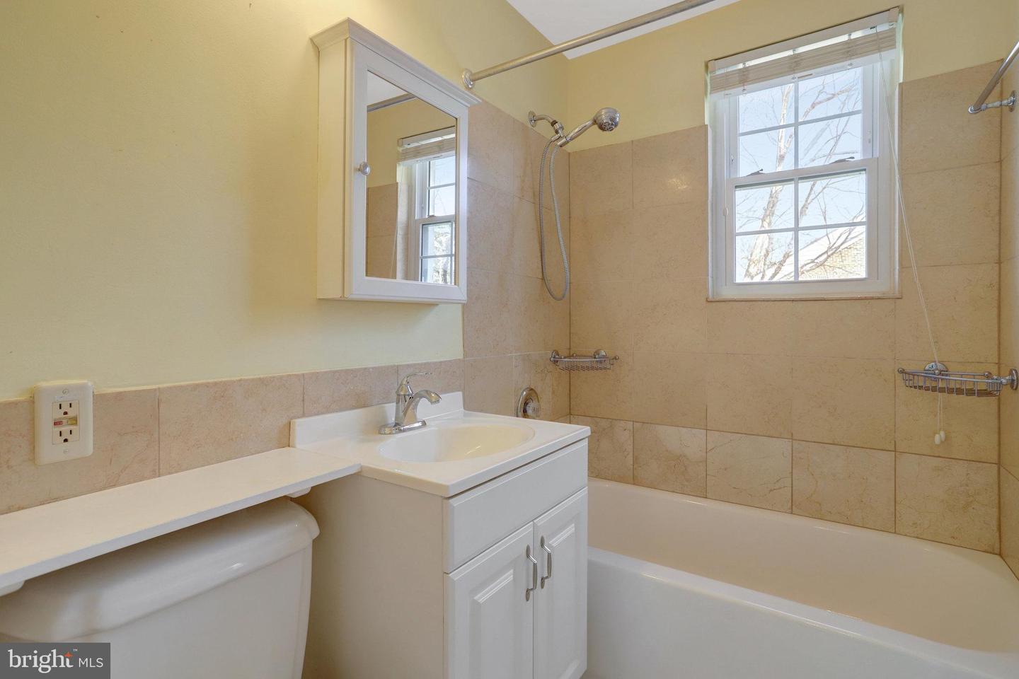 2839-C S WAKEFIELD ST #C, ARLINGTON, Virginia 22206, 3 Bedrooms Bedrooms, ,2 BathroomsBathrooms,Residential,For sale,2839-C S WAKEFIELD ST #C,VAAR2054628 MLS # VAAR2054628