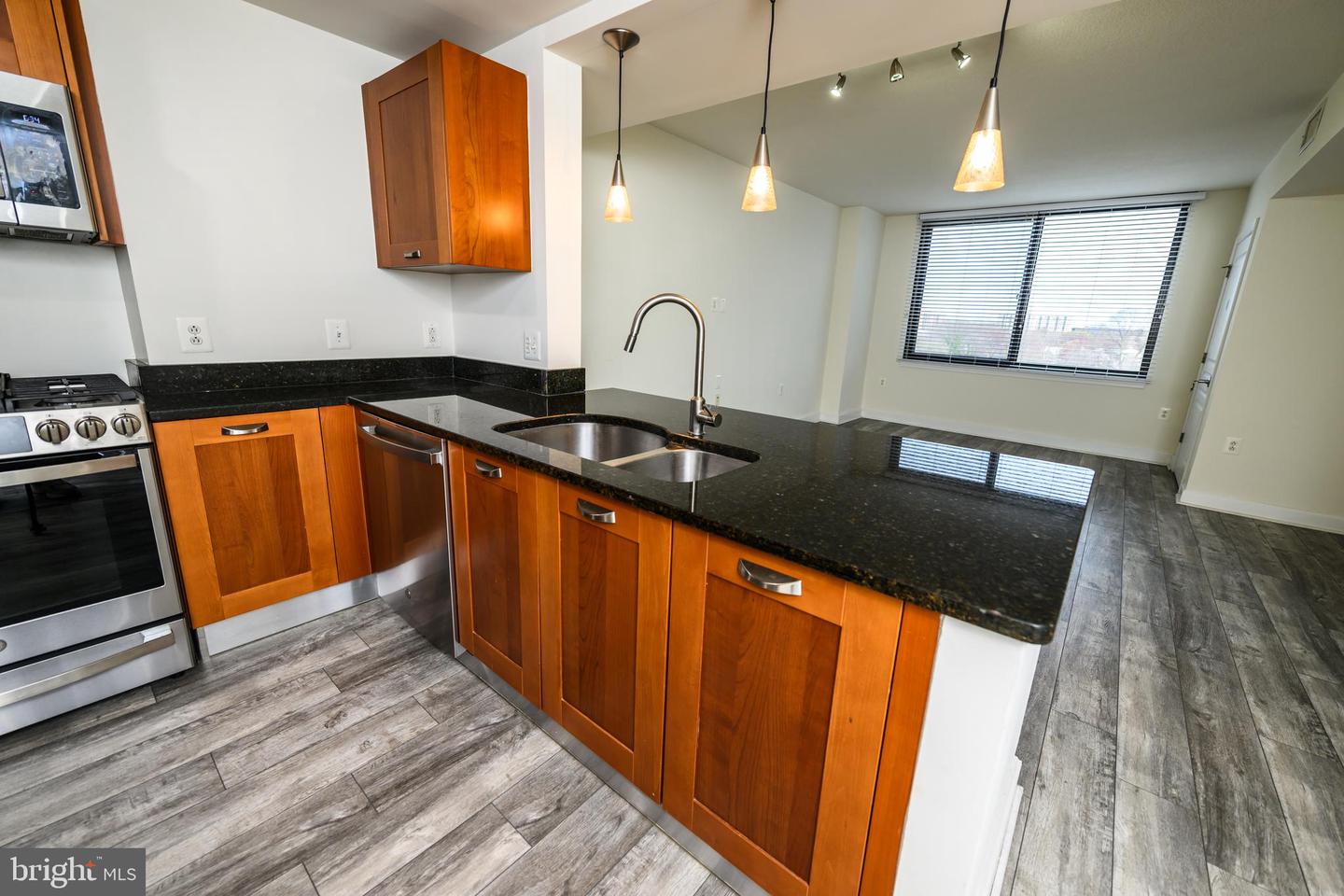 2451 MIDTOWN AVE #707, ALEXANDRIA, Virginia 22303, 1 Bedroom Bedrooms, ,1 BathroomBathrooms,Residential,For sale,2451 MIDTOWN AVE #707,VAFX2228652 MLS # VAFX2228652