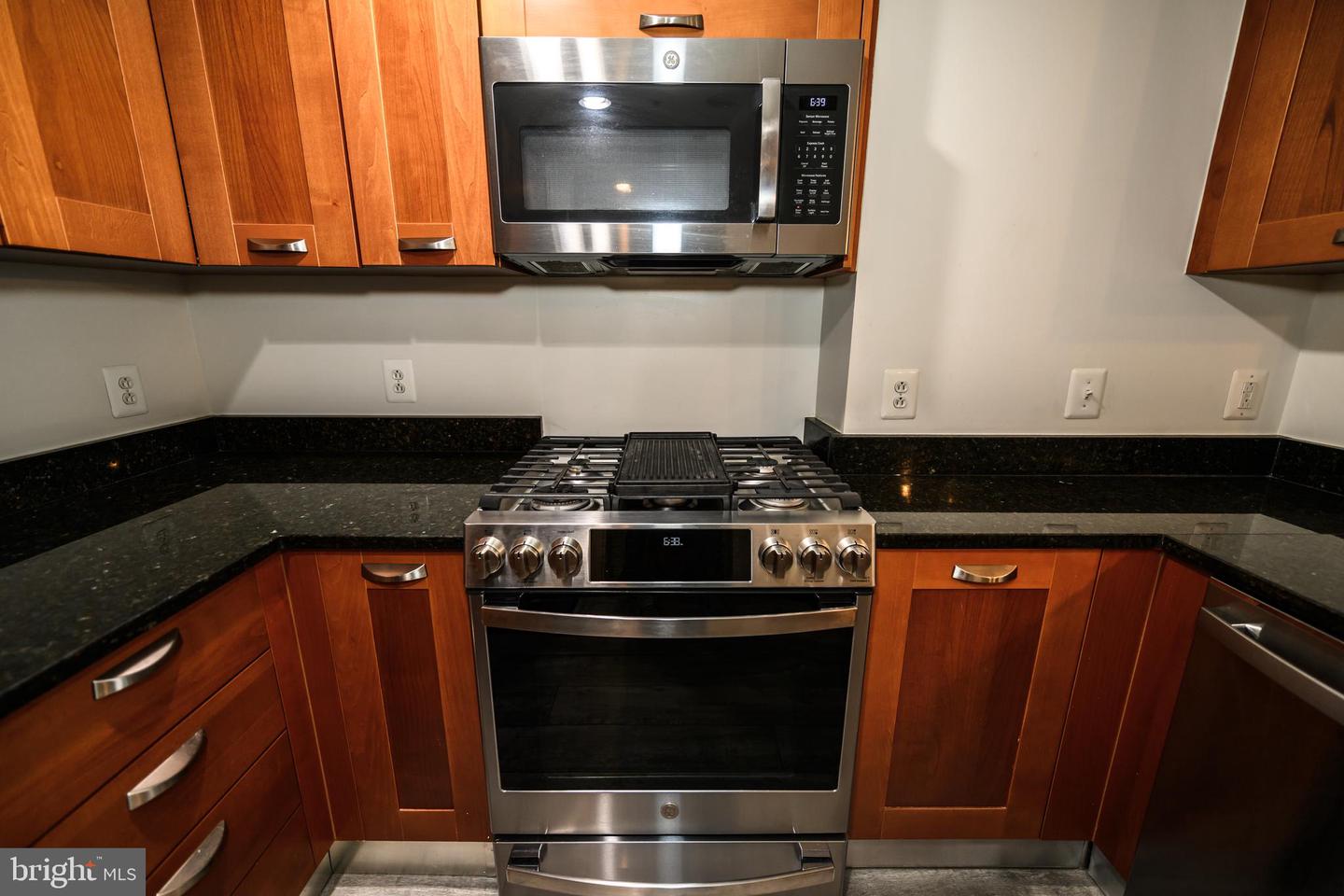 2451 MIDTOWN AVE #707, ALEXANDRIA, Virginia 22303, 1 Bedroom Bedrooms, ,1 BathroomBathrooms,Residential,For sale,2451 MIDTOWN AVE #707,VAFX2228652 MLS # VAFX2228652