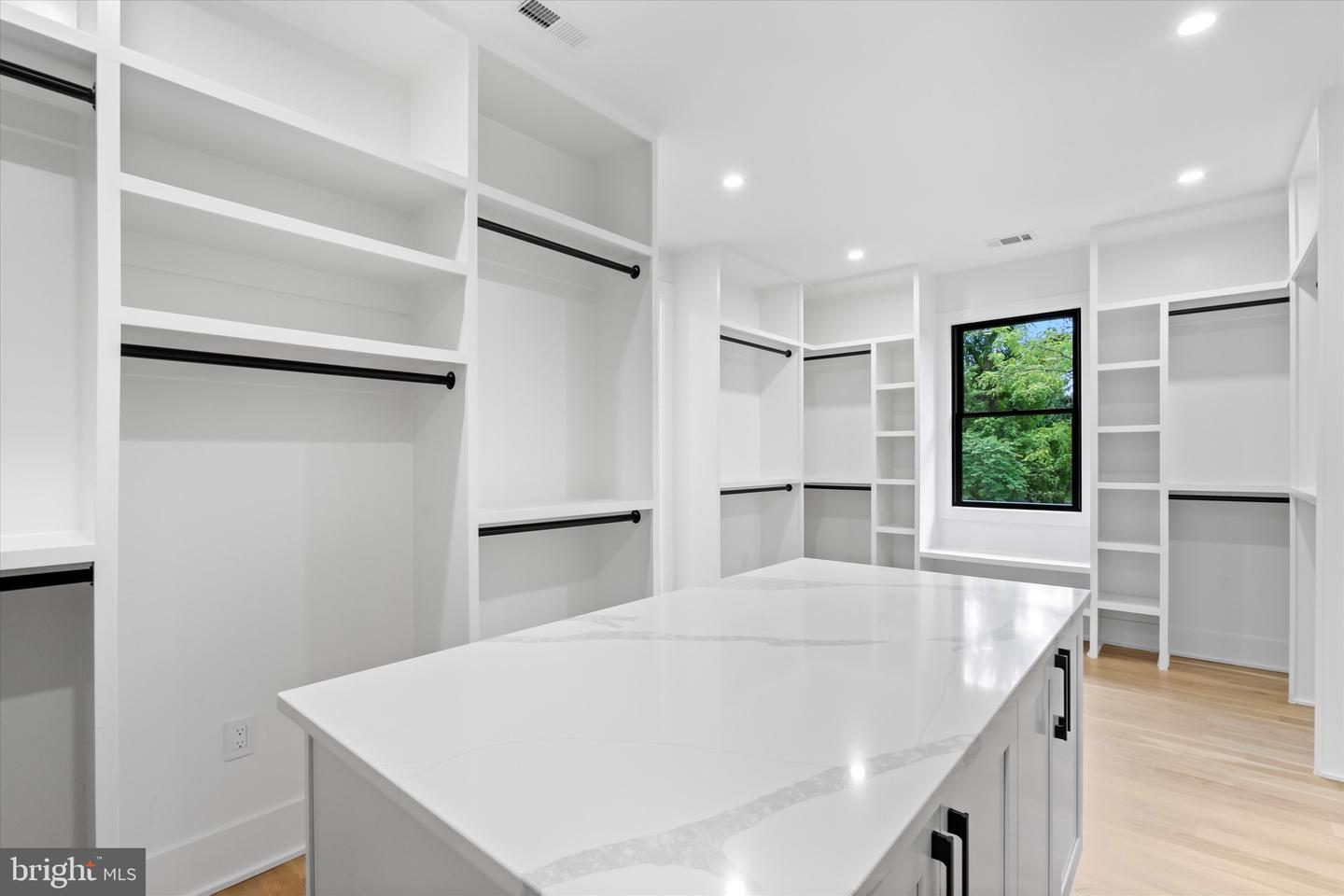 4609 WILLOW RUN DR, ANNANDALE, Virginia 22003, 7 Bedrooms Bedrooms, ,7 BathroomsBathrooms,Residential,For sale,4609 WILLOW RUN DR,VAFX2207416 MLS # VAFX2207416