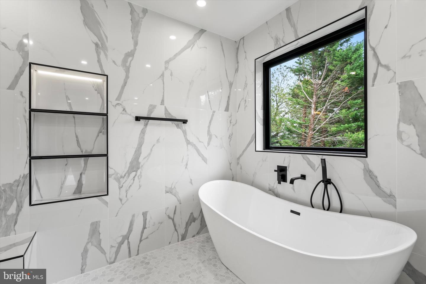 4609 WILLOW RUN DR, ANNANDALE, Virginia 22003, 7 Bedrooms Bedrooms, ,7 BathroomsBathrooms,Residential,For sale,4609 WILLOW RUN DR,VAFX2207416 MLS # VAFX2207416