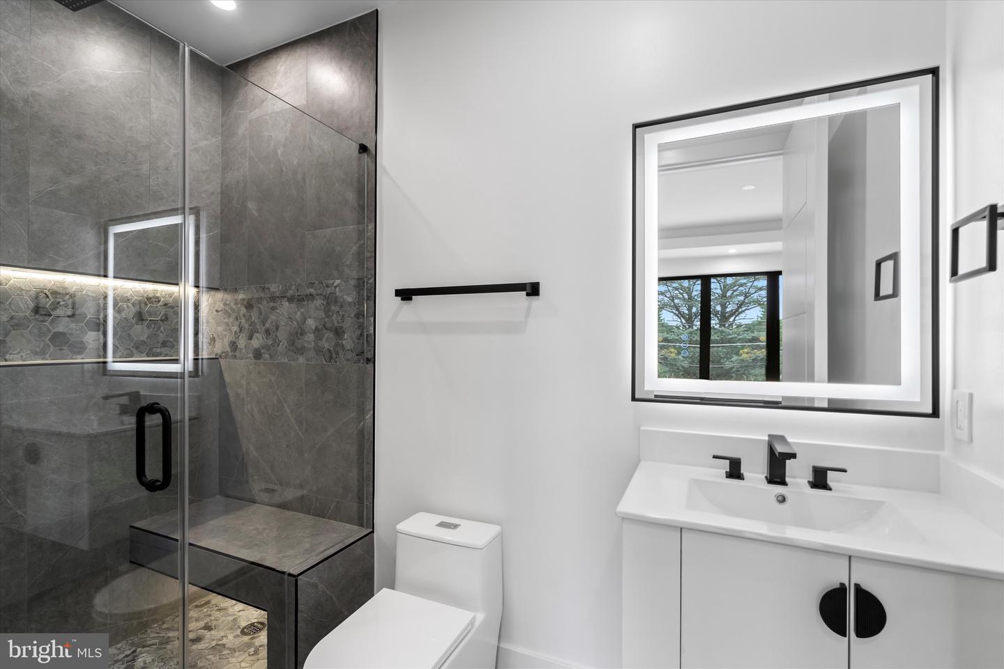 4609 WILLOW RUN DR, ANNANDALE, Virginia 22003, 7 Bedrooms Bedrooms, ,7 BathroomsBathrooms,Residential,For sale,4609 WILLOW RUN DR,VAFX2207416 MLS # VAFX2207416