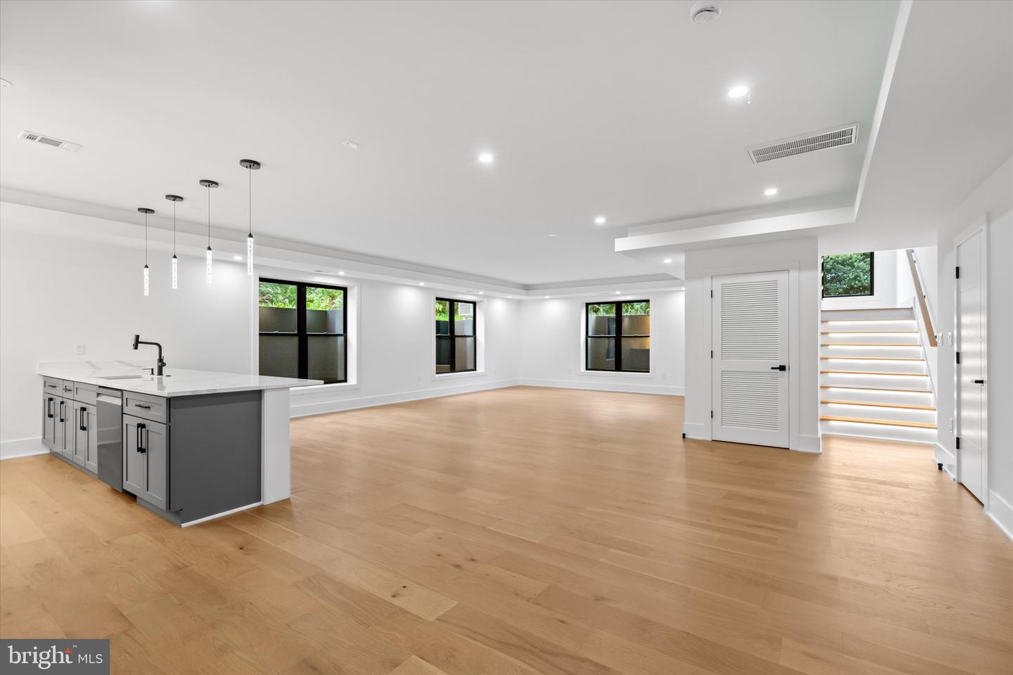 4609 WILLOW RUN DR, ANNANDALE, Virginia 22003, 7 Bedrooms Bedrooms, ,7 BathroomsBathrooms,Residential,For sale,4609 WILLOW RUN DR,VAFX2207416 MLS # VAFX2207416