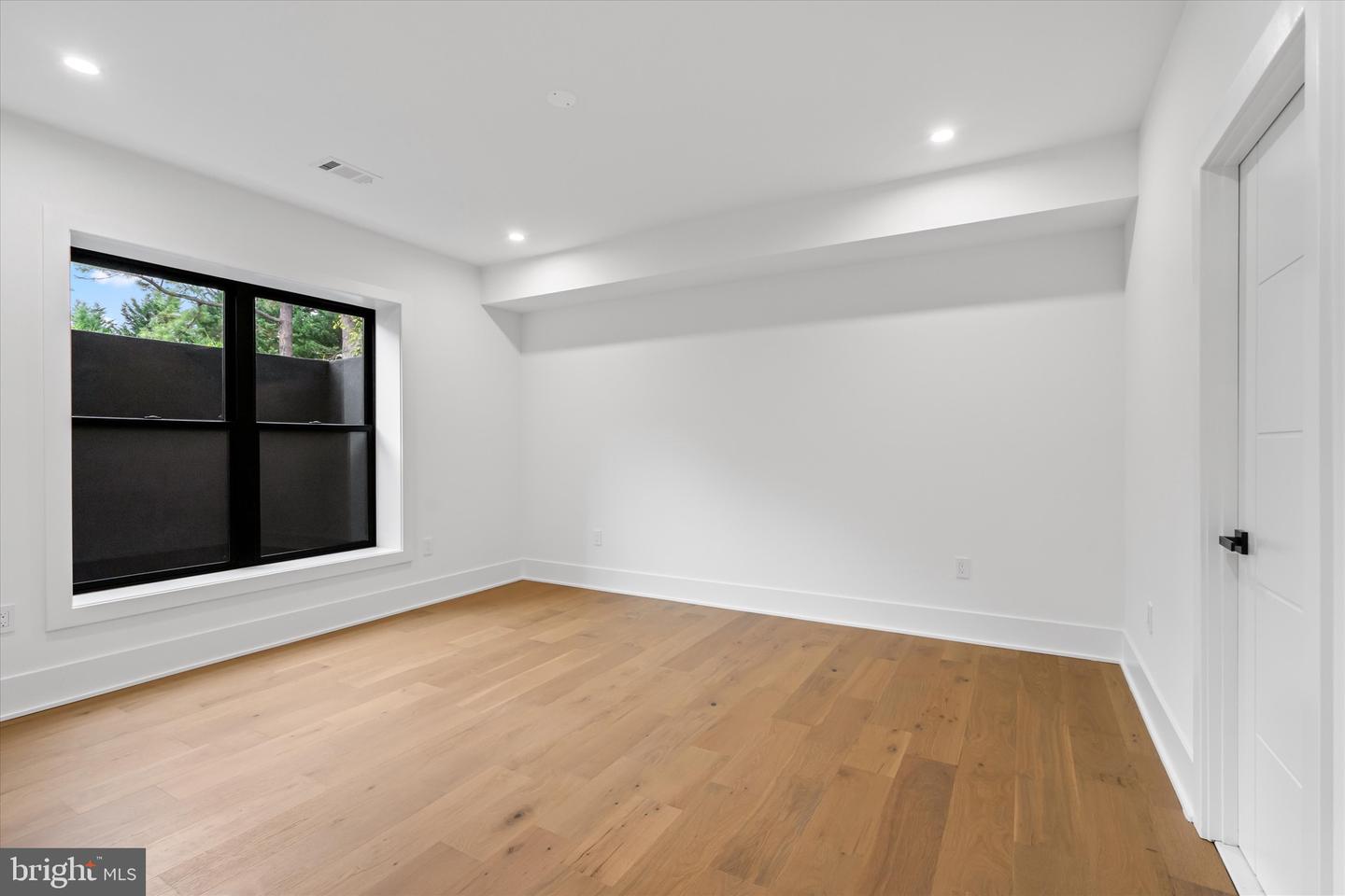 4609 WILLOW RUN DR, ANNANDALE, Virginia 22003, 7 Bedrooms Bedrooms, ,7 BathroomsBathrooms,Residential,For sale,4609 WILLOW RUN DR,VAFX2207416 MLS # VAFX2207416