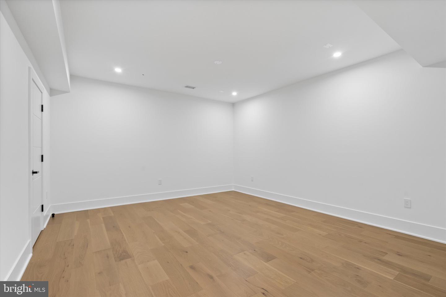 4609 WILLOW RUN DR, ANNANDALE, Virginia 22003, 7 Bedrooms Bedrooms, ,7 BathroomsBathrooms,Residential,For sale,4609 WILLOW RUN DR,VAFX2207416 MLS # VAFX2207416