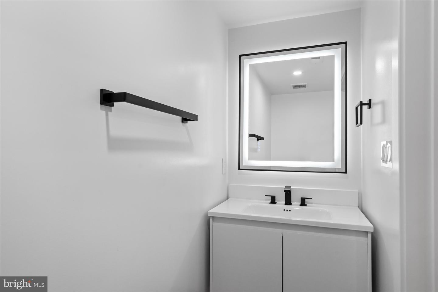 4609 WILLOW RUN DR, ANNANDALE, Virginia 22003, 7 Bedrooms Bedrooms, ,7 BathroomsBathrooms,Residential,For sale,4609 WILLOW RUN DR,VAFX2207416 MLS # VAFX2207416