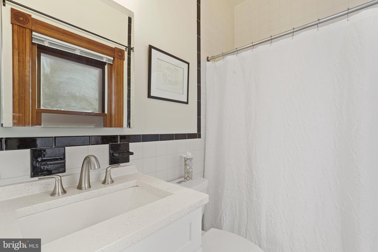 642 EAST CAPITOL ST NE, WASHINGTON, District Of Columbia 20003, 8 Bedrooms Bedrooms, ,8 BathroomsBathrooms,Residential,For sale,642 EAST CAPITOL ST NE,DCDC2191820 MLS # DCDC2191820