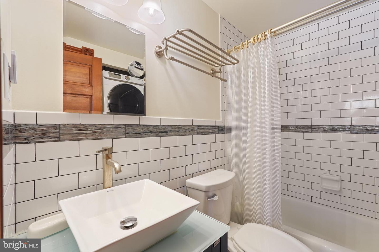 642 EAST CAPITOL ST NE, WASHINGTON, District Of Columbia 20003, 8 Bedrooms Bedrooms, ,8 BathroomsBathrooms,Residential,For sale,642 EAST CAPITOL ST NE,DCDC2191820 MLS # DCDC2191820