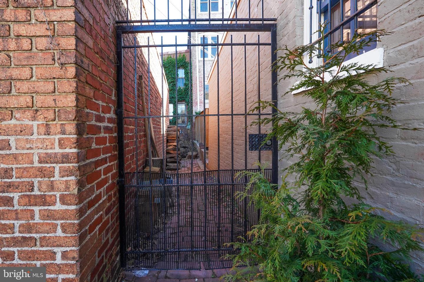 642 EAST CAPITOL ST NE, WASHINGTON, District Of Columbia 20003, 8 Bedrooms Bedrooms, ,8 BathroomsBathrooms,Residential,For sale,642 EAST CAPITOL ST NE,DCDC2191820 MLS # DCDC2191820