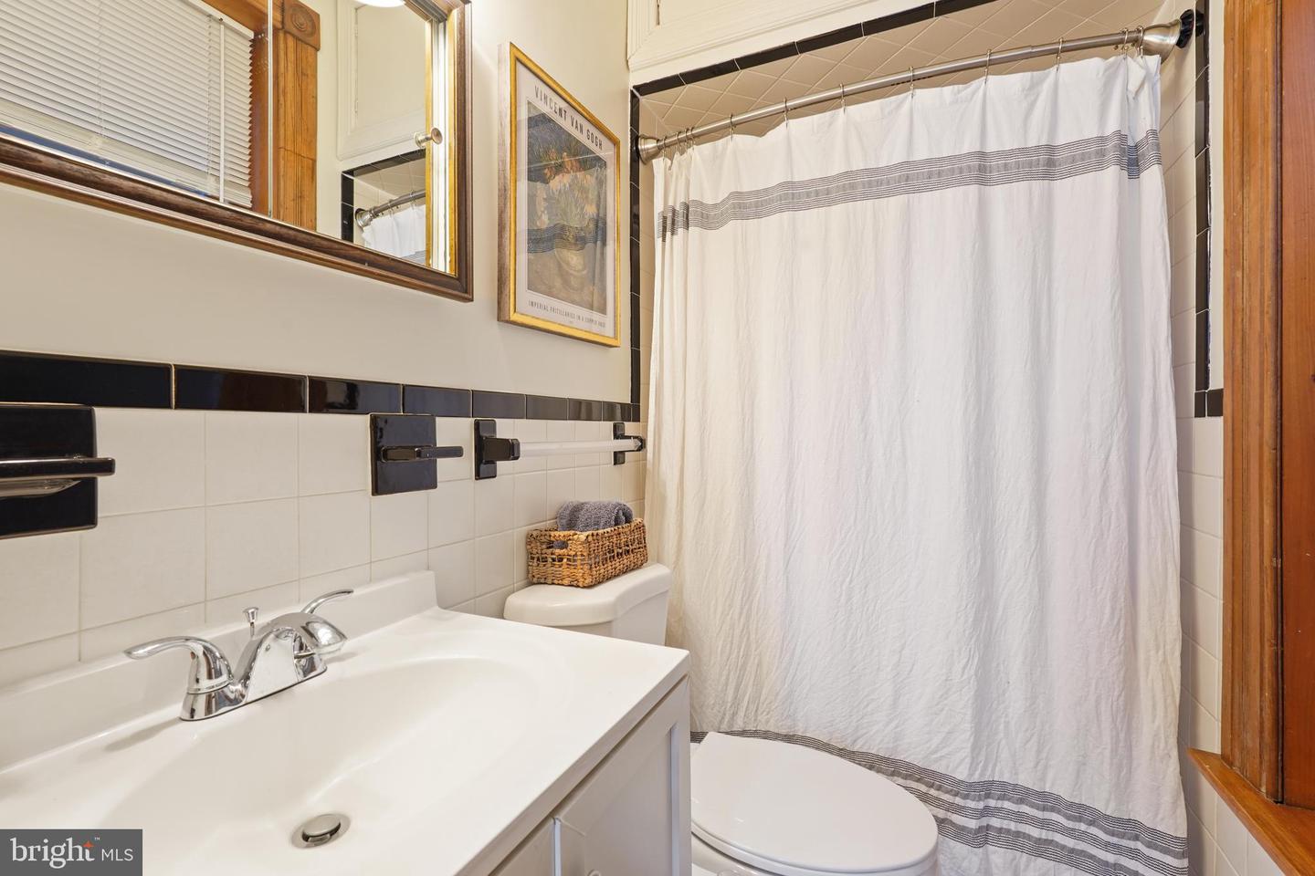 642 EAST CAPITOL ST NE, WASHINGTON, District Of Columbia 20003, 8 Bedrooms Bedrooms, ,8 BathroomsBathrooms,Residential,For sale,642 EAST CAPITOL ST NE,DCDC2191820 MLS # DCDC2191820