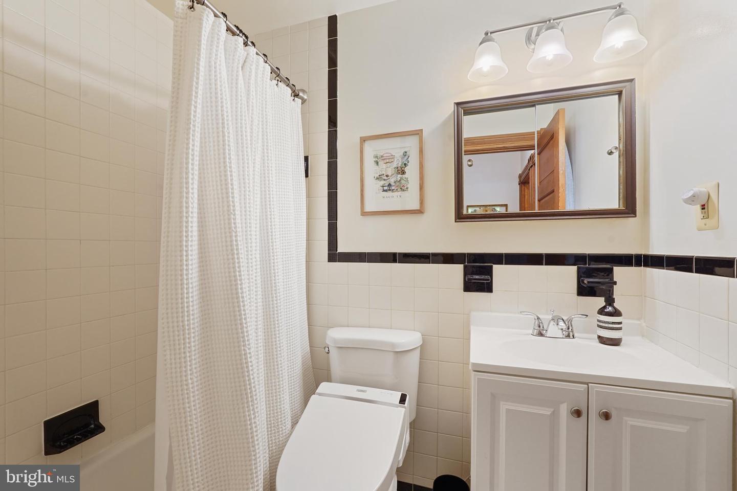 642 EAST CAPITOL ST NE, WASHINGTON, District Of Columbia 20003, 8 Bedrooms Bedrooms, ,8 BathroomsBathrooms,Residential,For sale,642 EAST CAPITOL ST NE,DCDC2191820 MLS # DCDC2191820