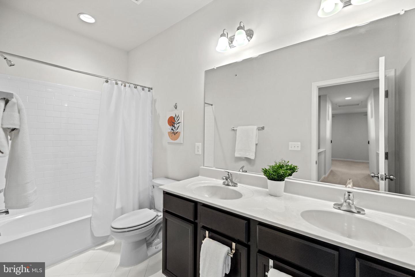 18206 THUNDERBOLT RD, DUMFRIES, Virginia 22026, 4 Bedrooms Bedrooms, 11 Rooms Rooms,3 BathroomsBathrooms,Residential,For sale,18206 THUNDERBOLT RD,VAPW2090000 MLS # VAPW2090000