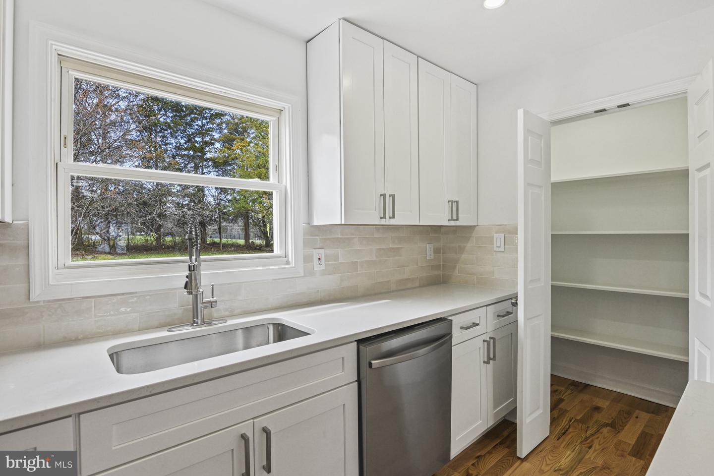 605 N YORK RD, STERLING, Virginia 20164, 5 Bedrooms Bedrooms, ,3 BathroomsBathrooms,Residential,For sale,605 N YORK RD,VALO2091686 MLS # VALO2091686