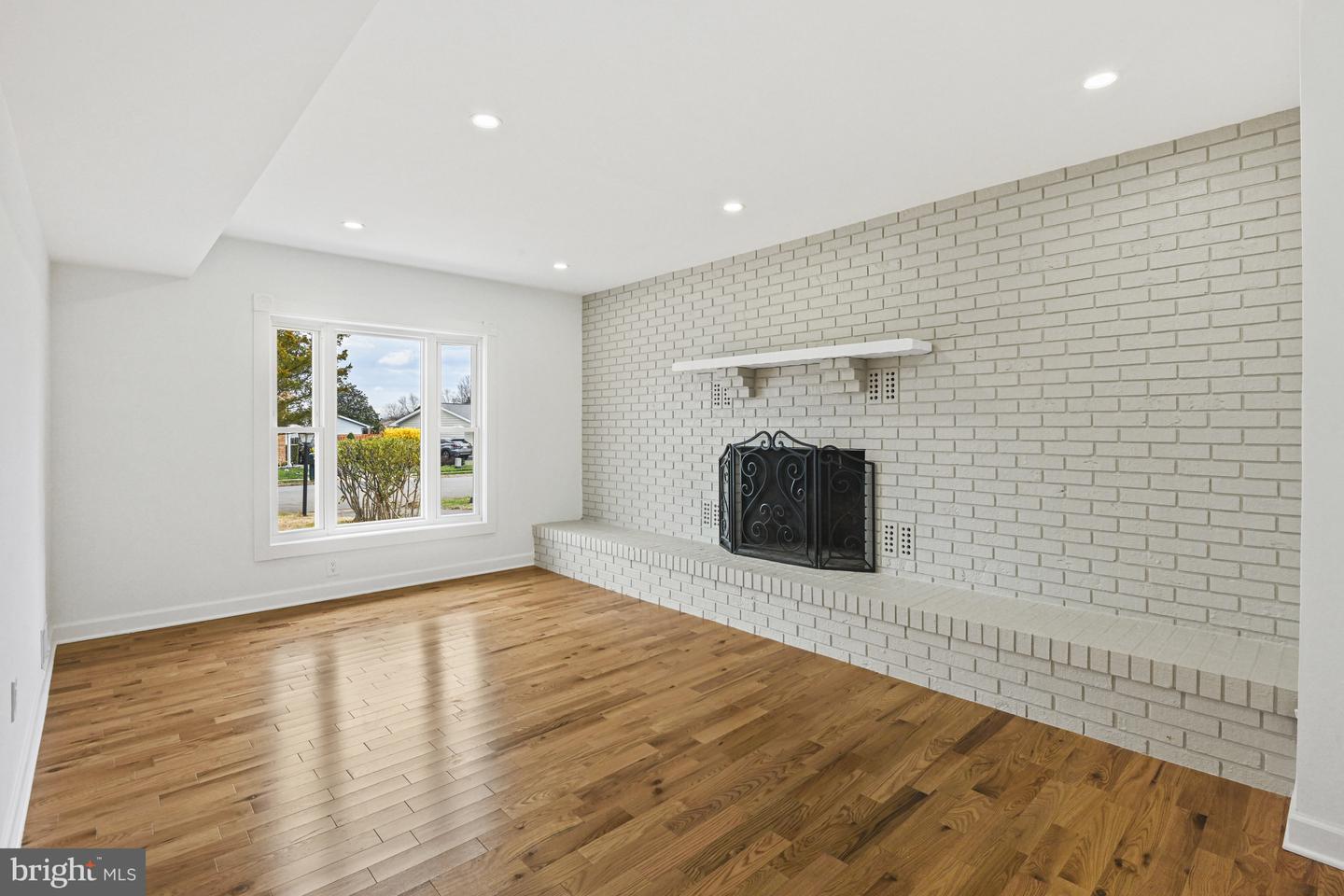 605 N YORK RD, STERLING, Virginia 20164, 5 Bedrooms Bedrooms, ,3 BathroomsBathrooms,Residential,For sale,605 N YORK RD,VALO2091686 MLS # VALO2091686
