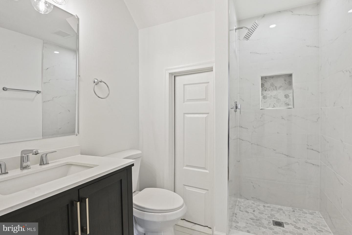 605 N YORK RD, STERLING, Virginia 20164, 5 Bedrooms Bedrooms, ,3 BathroomsBathrooms,Residential,For sale,605 N YORK RD,VALO2091686 MLS # VALO2091686