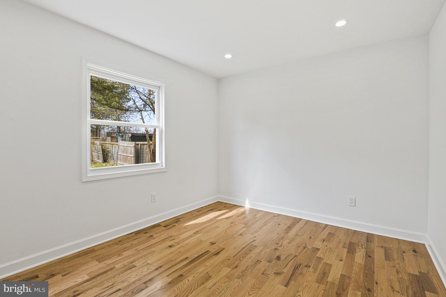 605 N YORK RD, STERLING, Virginia 20164, 5 Bedrooms Bedrooms, ,3 BathroomsBathrooms,Residential,For sale,605 N YORK RD,VALO2091686 MLS # VALO2091686