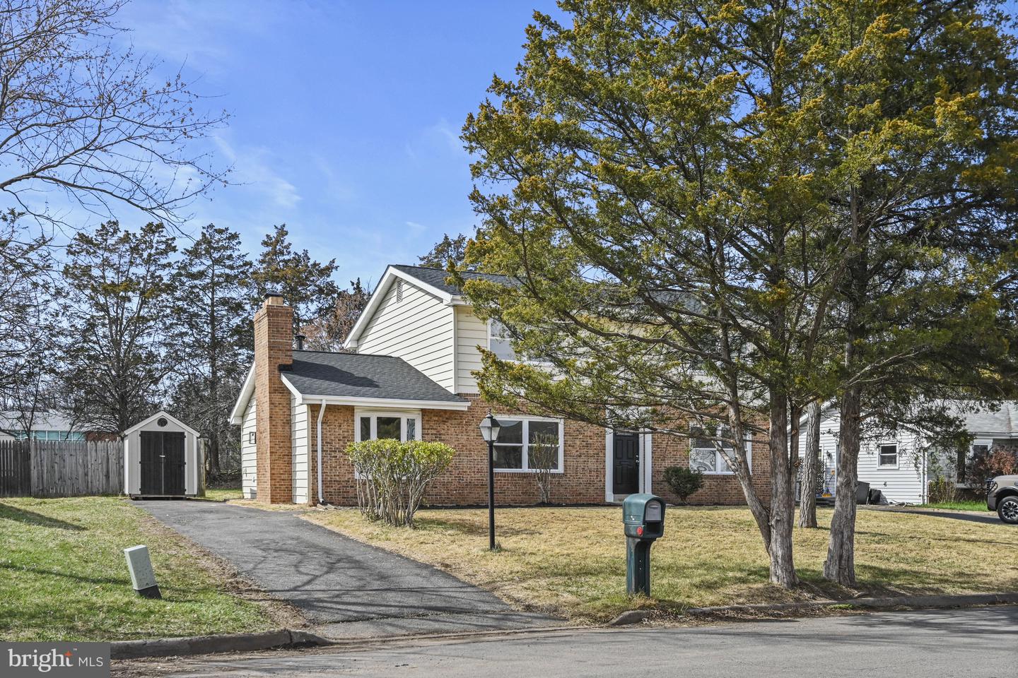 605 N YORK RD, STERLING, Virginia 20164, 5 Bedrooms Bedrooms, ,3 BathroomsBathrooms,Residential,For sale,605 N YORK RD,VALO2091686 MLS # VALO2091686