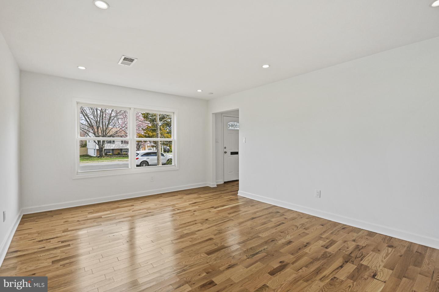 605 N YORK RD, STERLING, Virginia 20164, 5 Bedrooms Bedrooms, ,3 BathroomsBathrooms,Residential,For sale,605 N YORK RD,VALO2091686 MLS # VALO2091686