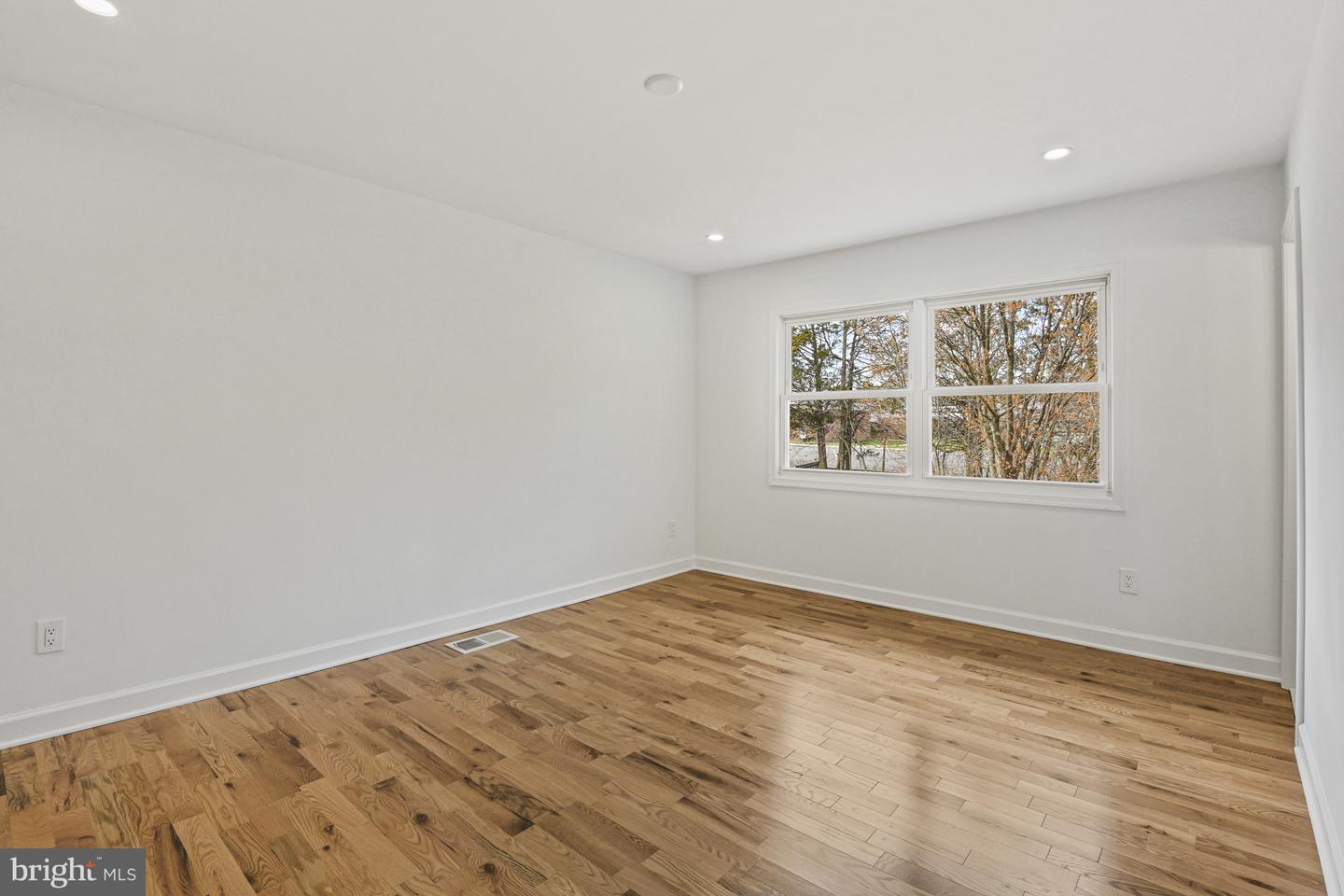 605 N YORK RD, STERLING, Virginia 20164, 5 Bedrooms Bedrooms, ,3 BathroomsBathrooms,Residential,For sale,605 N YORK RD,VALO2091686 MLS # VALO2091686