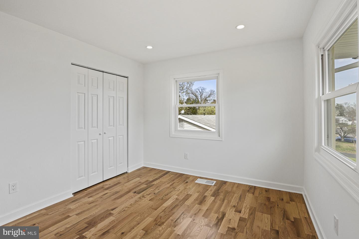 605 N YORK RD, STERLING, Virginia 20164, 5 Bedrooms Bedrooms, ,3 BathroomsBathrooms,Residential,For sale,605 N YORK RD,VALO2091686 MLS # VALO2091686