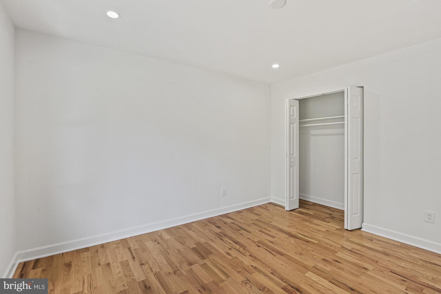 605 N YORK RD, STERLING, Virginia 20164, 5 Bedrooms Bedrooms, ,3 BathroomsBathrooms,Residential,For sale,605 N YORK RD,VALO2091686 MLS # VALO2091686
