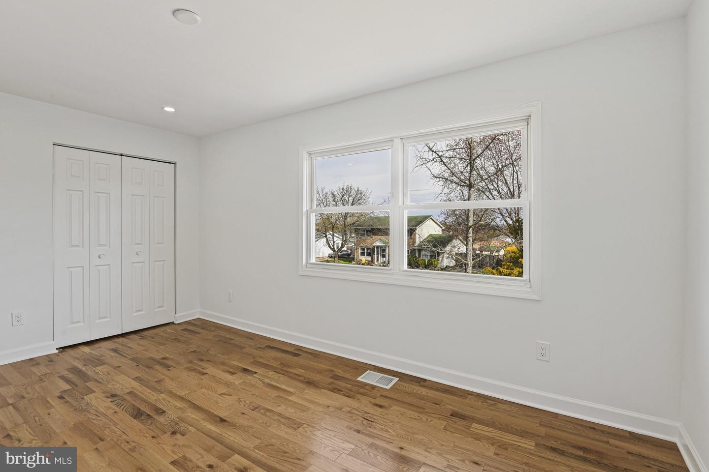 605 N YORK RD, STERLING, Virginia 20164, 5 Bedrooms Bedrooms, ,3 BathroomsBathrooms,Residential,For sale,605 N YORK RD,VALO2091686 MLS # VALO2091686