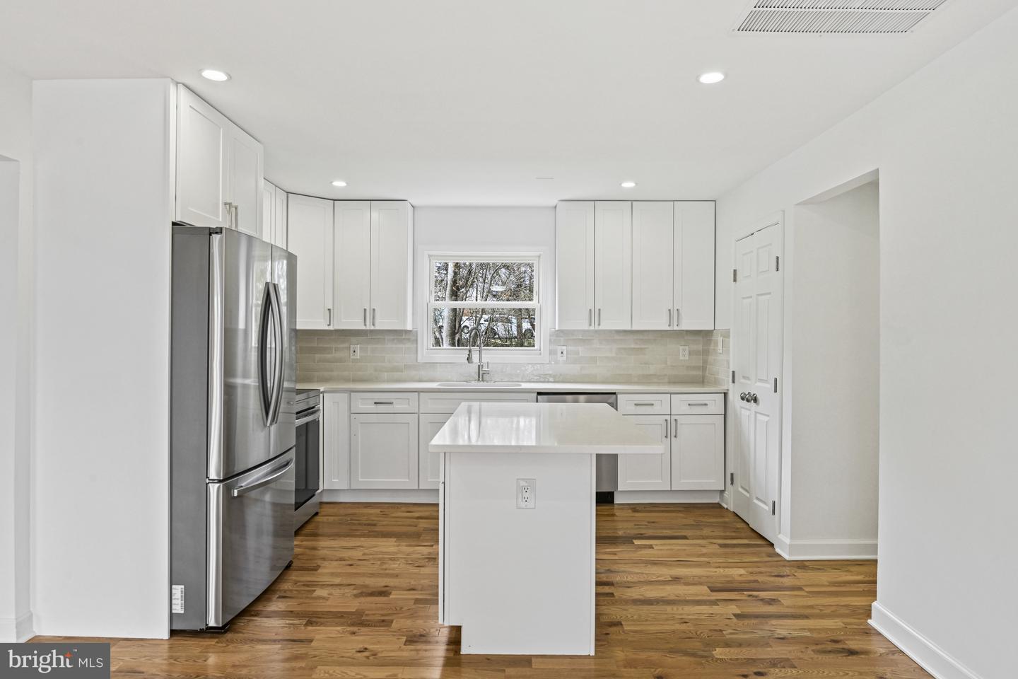 605 N YORK RD, STERLING, Virginia 20164, 5 Bedrooms Bedrooms, ,3 BathroomsBathrooms,Residential,For sale,605 N YORK RD,VALO2091686 MLS # VALO2091686